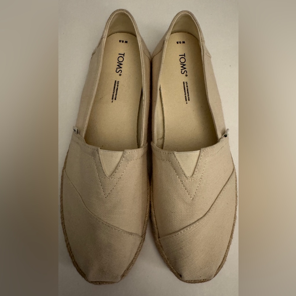TOMS Natural Canvas Espadrilles size 9.5 NWOB
